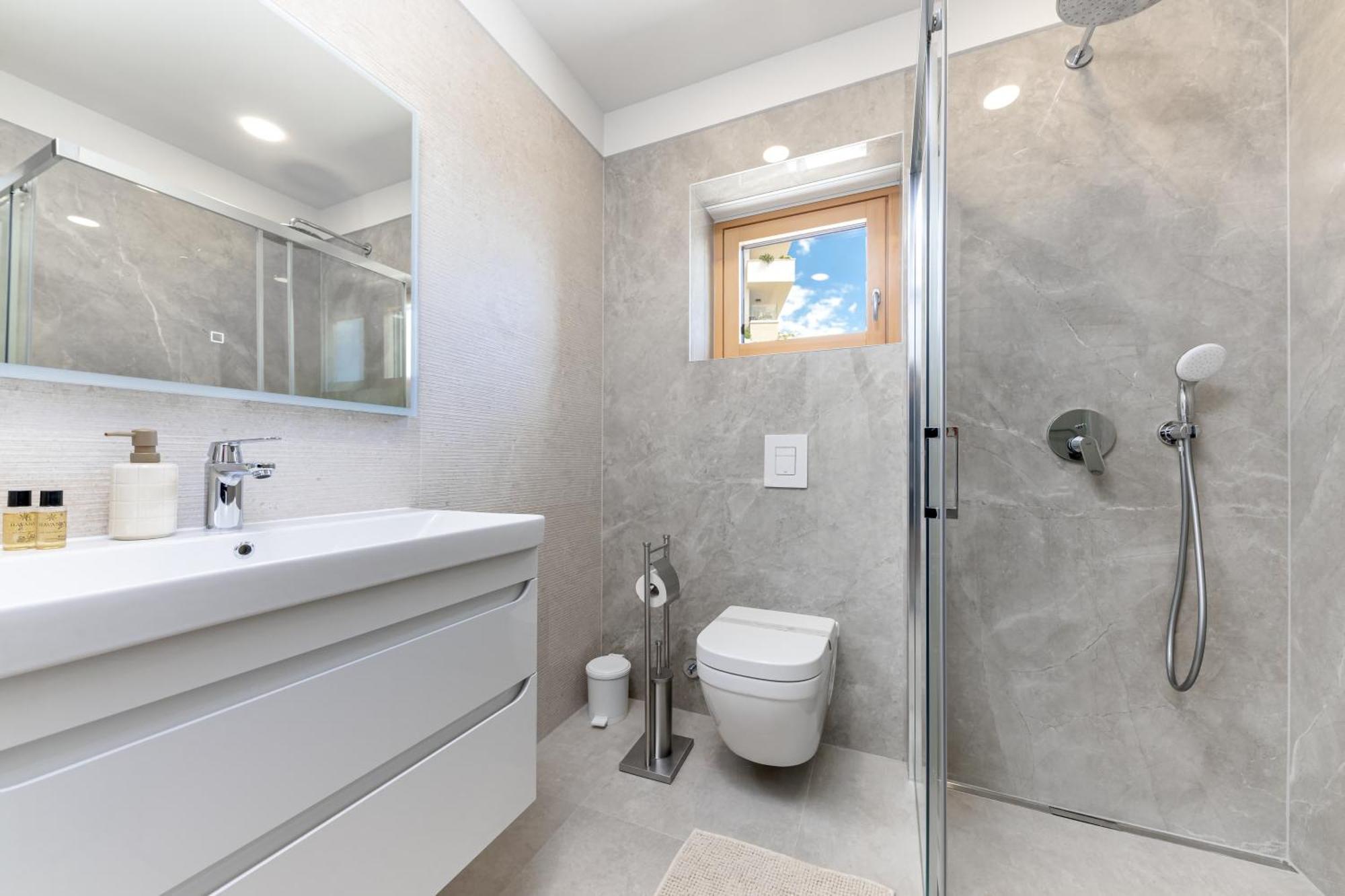 Luxury Adria Sea City & Mountain View Apartment ماكارسكا المظهر الخارجي الصورة