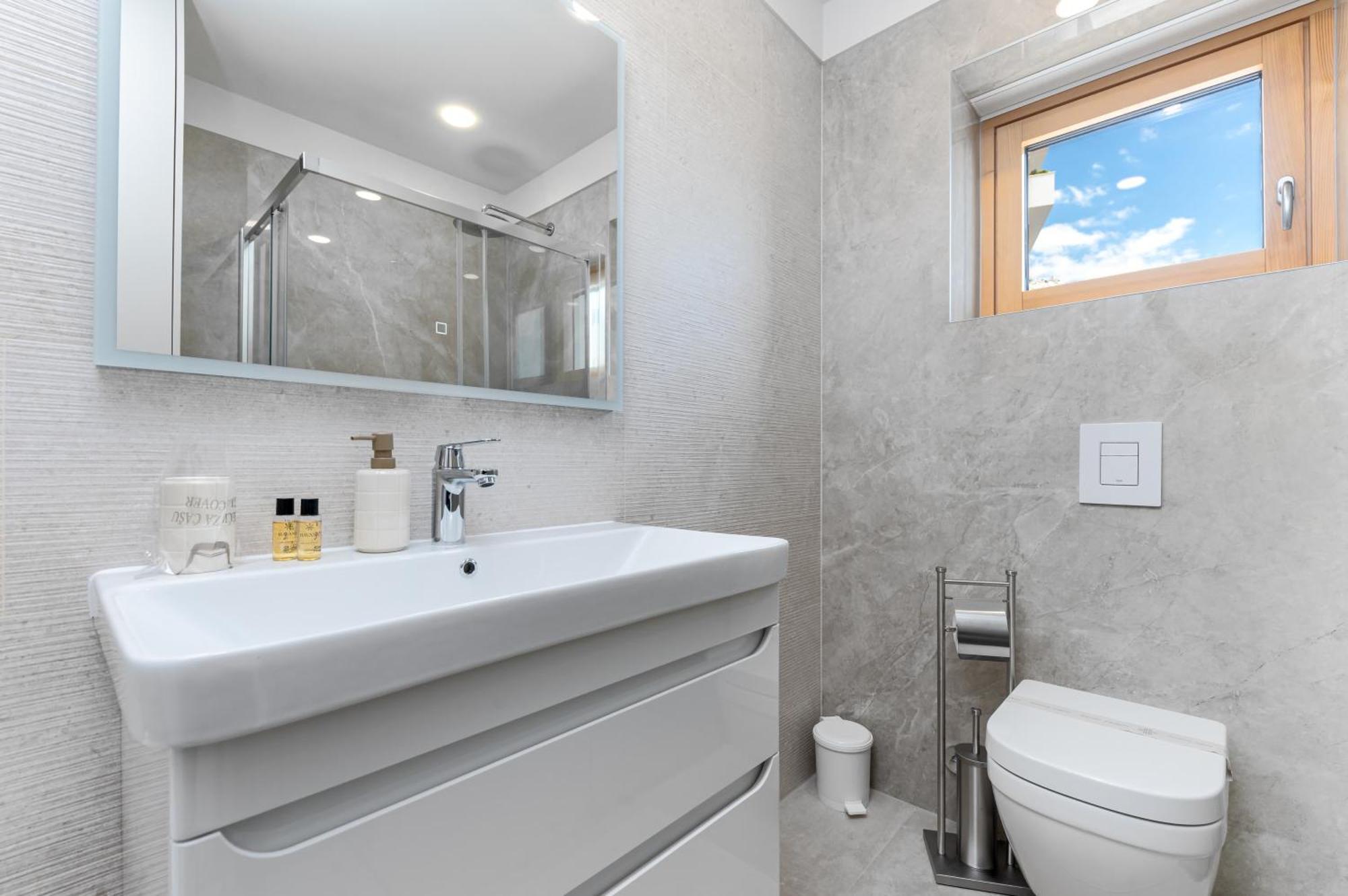 Luxury Adria Sea City & Mountain View Apartment ماكارسكا المظهر الخارجي الصورة